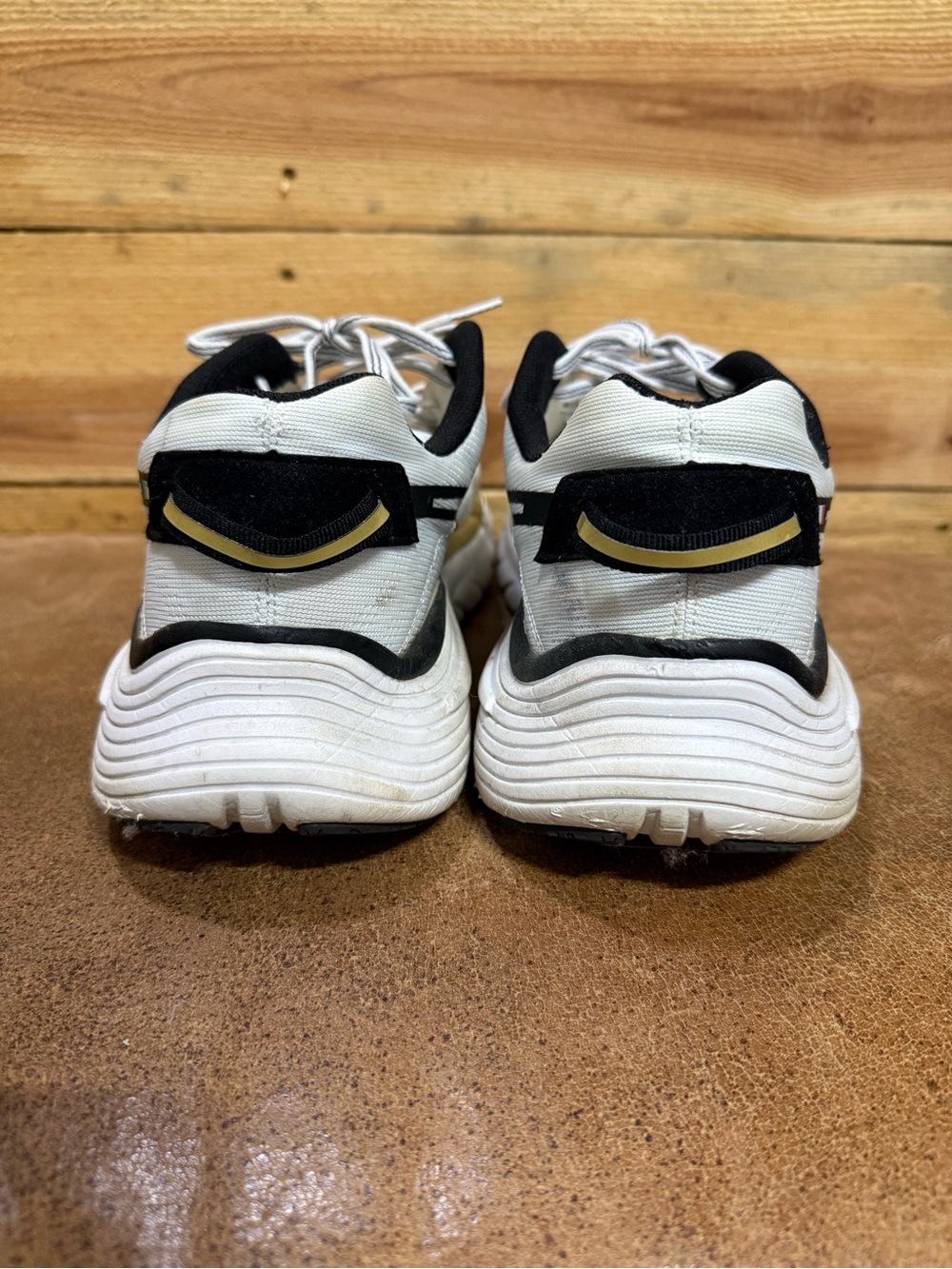 Diadora White and Black Men’s Running Shoes with Gold Accent, size 11.5 - Picture 3 of 9